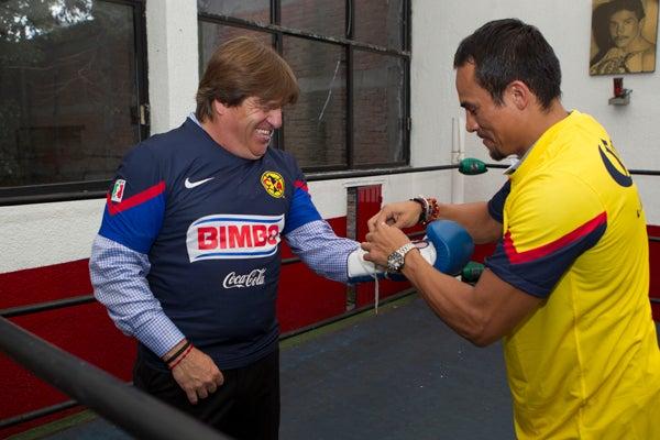 El pugilista mexicano le enseñó al técnico americanista a boxear | RICARDO FLORES