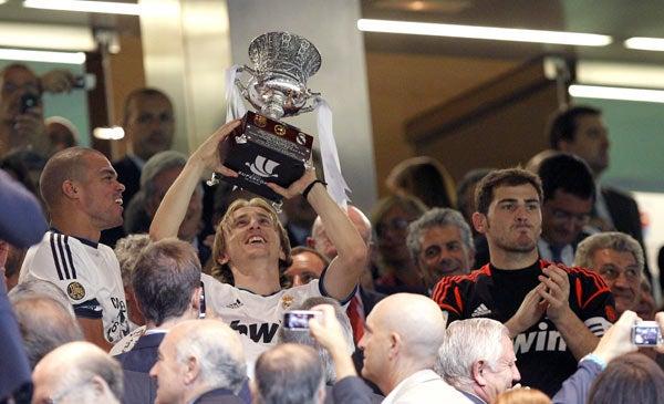 Modric ya alzó la primera Copa con el Madrid | EFE