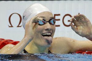 Camille Muffat gana los 400m libres e impone récord olímpico