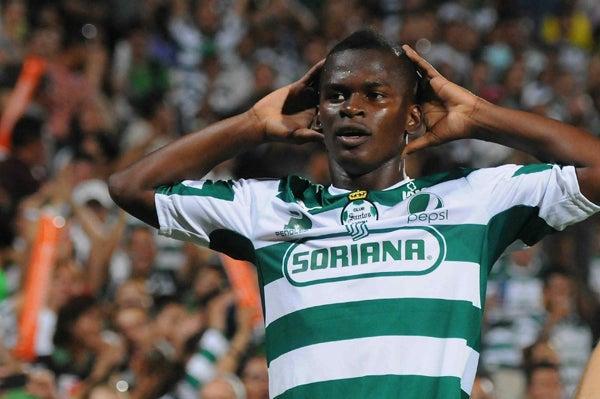 Con dos goles de Darwin Quintero Santos gana en el TSM | MEXSPORT