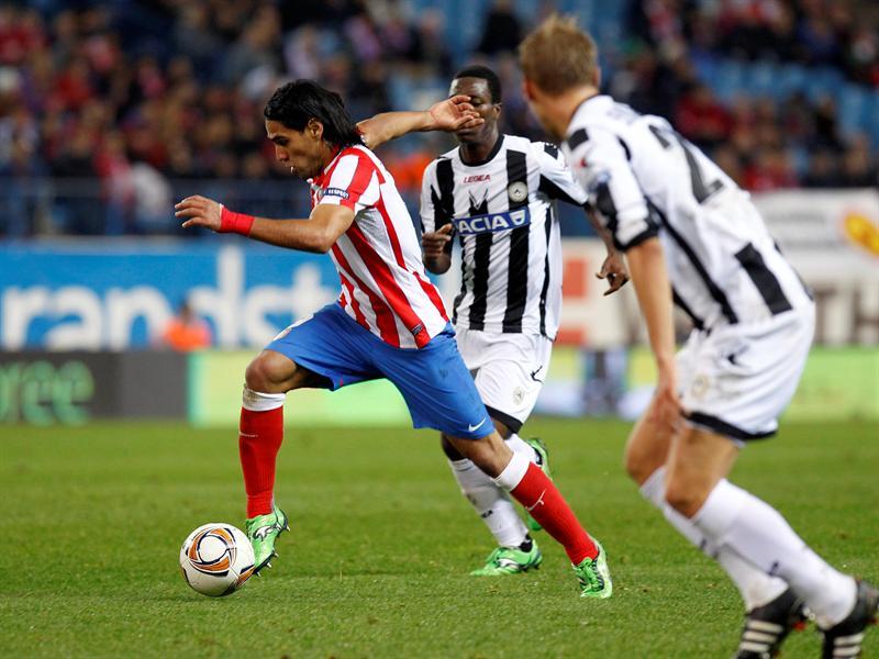 Con doblete de Adrián López, los Colchoneros retomaron la cima del Grupo I en la Europa League. FOTO: EFE