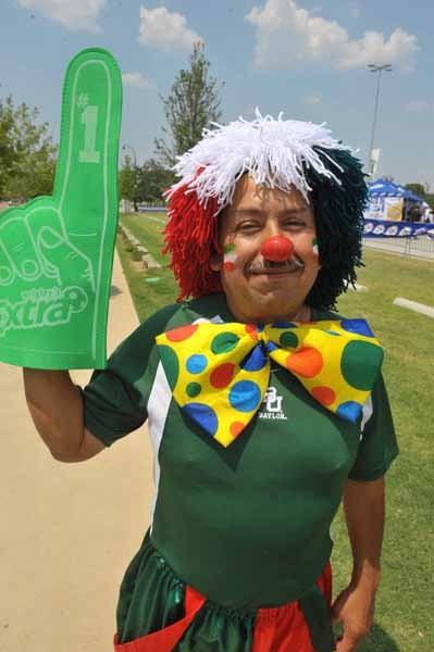 Los aficionados de la selección mexicana ya no saben ni qué ponerse para apoyar al equipo. FOTO: ULISES BRAVO