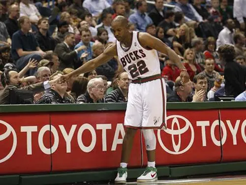 Michael Redd firmó con Phoenix