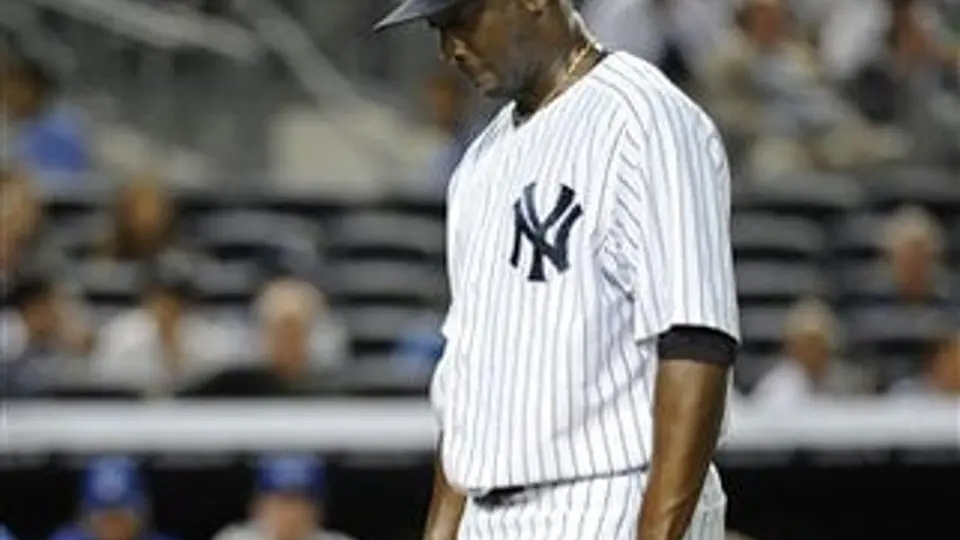 Yanquis caen ante Azulejos en extra innings