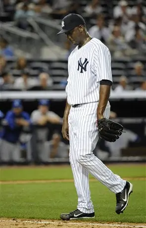 Yanquis caen ante Azulejos en extra innings