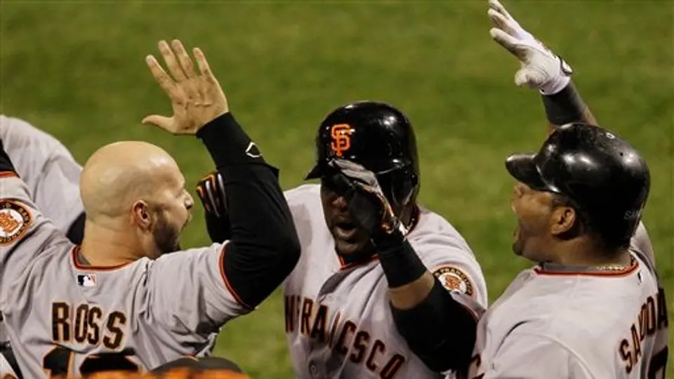 Gigantes derrota 3-2 a Filis y va al Clásico de Otoño