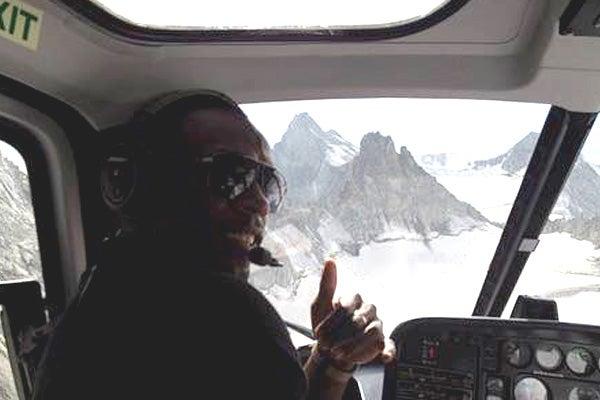 Usain Bolt sobrevuela los Alpes en Suiza| @usainbolt