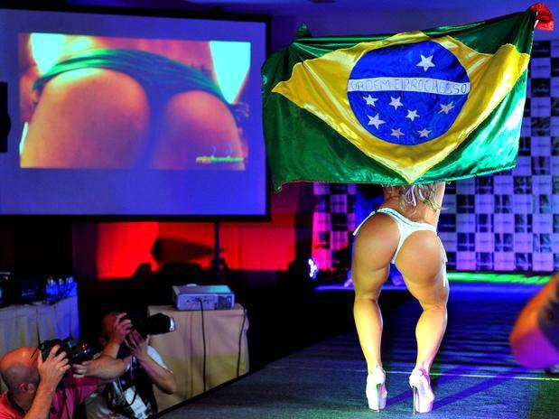 Carine hizo gala de sus mejores atributos en Sao Paulo para llevarse la corona | ESPECIAL