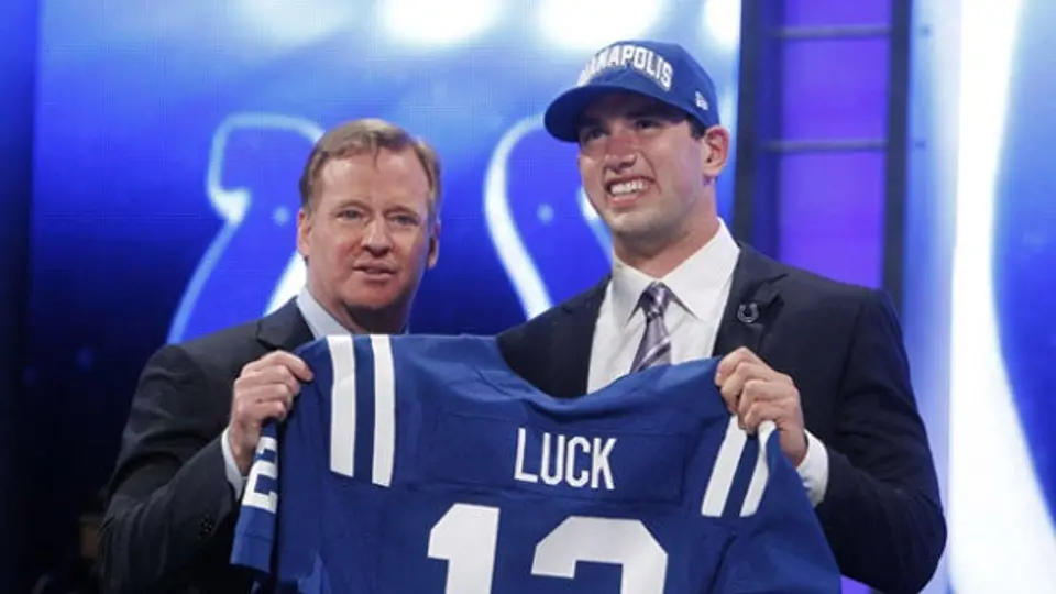 Luck, con mejores números que Manning como novato