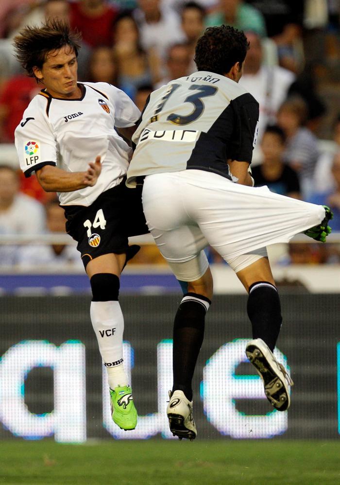 Valencia y Racing dieron un gran partido. FOTO: EFE
