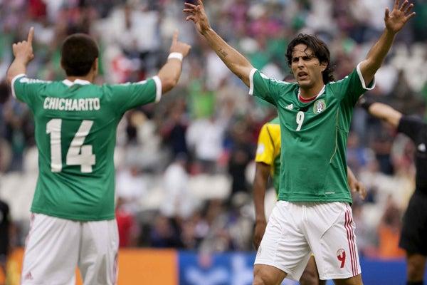 Aldo de Nigris y el 'Chicharito' participaron en la victoria tricolor