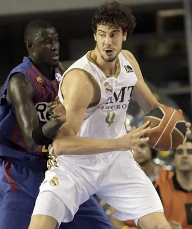 Real Madrid sorprende y derrota al Barcelona en el Palau