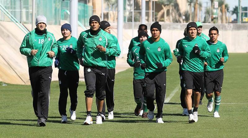 Los jugadores de Santos realizaron su práctica. FOTO: MIGEL PONTÓN