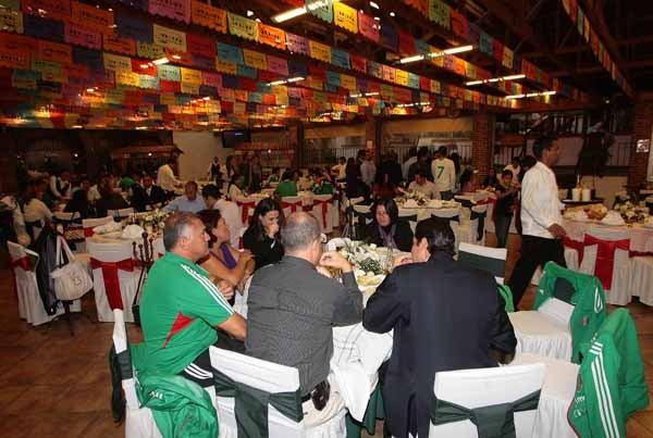 Directivos y cuerpo técnico también participaron de la celebración. FOTO: ÓSCAR RAMÍREZ