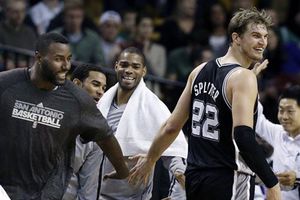 De la mano de Parker y Duncan, Spurs doblega a Celtics