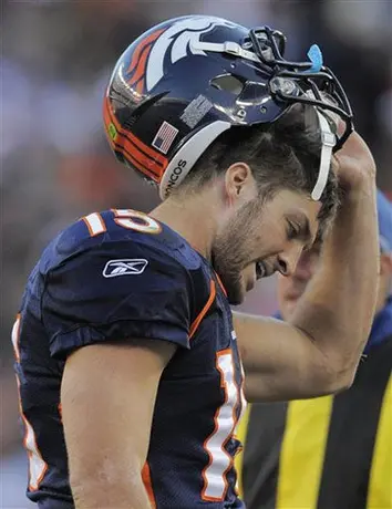 Patriotas vencen 41-23 a Denver y frenan a Tebow