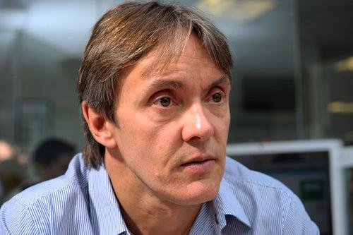 Adrián Fernández visitó las instalaciones de RÉCORD
