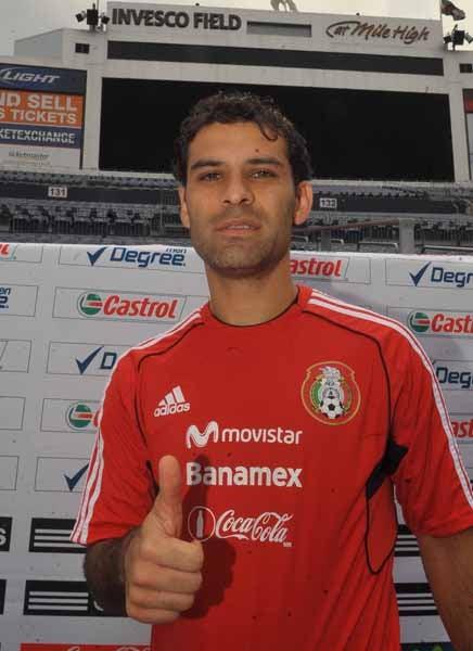Rafael Márquez saluda a la cámara (FOTO: ULISES BRAVO)