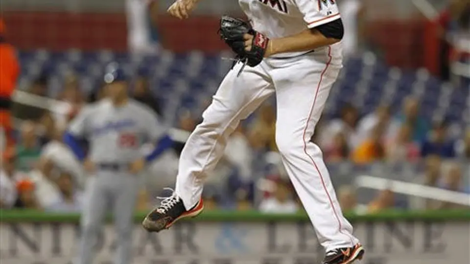 Marlines vencen a Dodgers