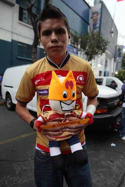 Los aficionados al Morelia se acompañan del monarca