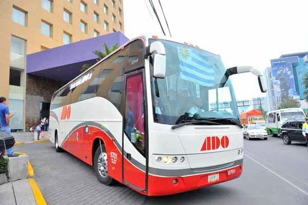El combinado en su salida del hotel al sur de la Ciudad de México. FOTO: CIRO GUTIÉRREZ