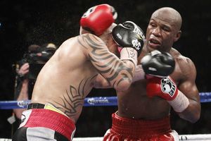 Mayweather enfrentaría a Robert Guerrero y no al Canelo