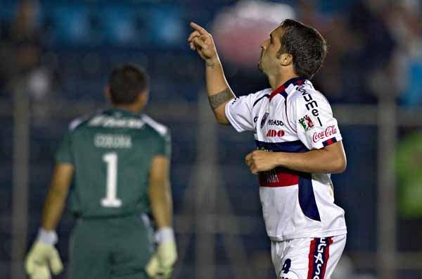 Giancarlo Maldonado celebra el primer tanto de la noche al minuto 7 (FOTO: MEXSPORT)