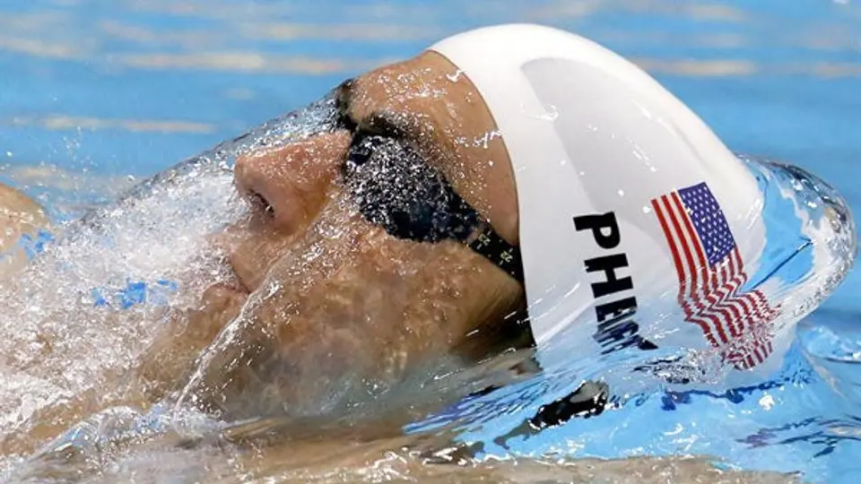 Phelps y Lochte avanzan a Semis' de los 200mts combinados