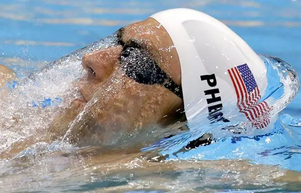 Phelps y Lochte avanzan a Semis' de los 200mts combinados
