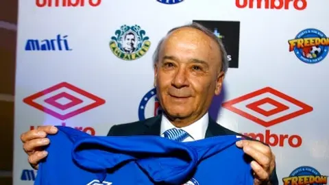 Billy dice tener casi 'amarrado' nuevo refuerzo de Cruz Azul