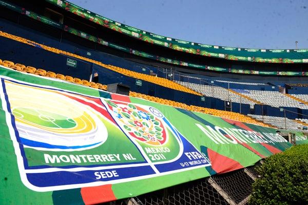 El logo de México 2011 se ve por todo el inmuele de la UANL. FOTO: ISRAEL MARTÍNEZ