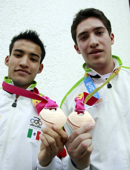 Andrés López y Lino Muñoz obtuvieron bronce en dobles varonil de bádminton. FOTO: MEXSPORT