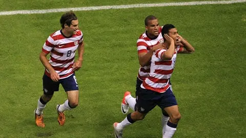 Estados Unidos consigue su primer triunfo en el Azteca