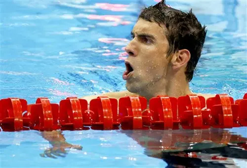 Phelps avanza a semifinales de los 200m mariposa