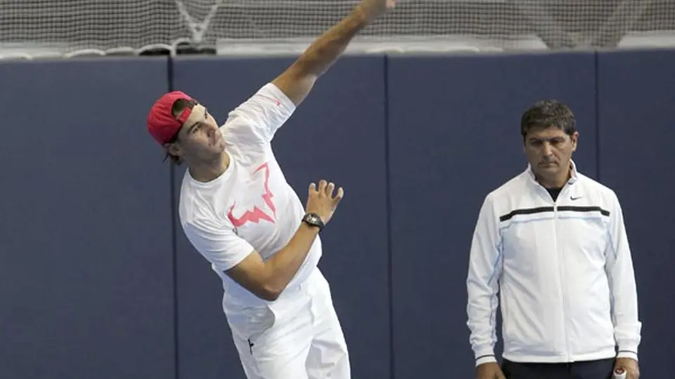 Nadal vuelve a entrenar tras lesión de rodilla ?