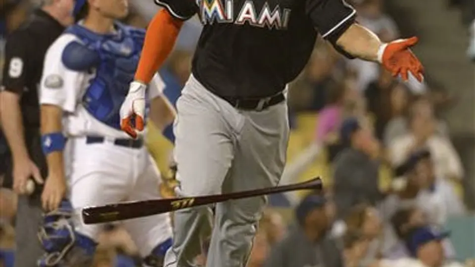 Marlines doblan a Dodgers