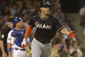 Marlines doblan a Dodgers