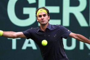 Avanza Federer, busca su sexto título en Halle