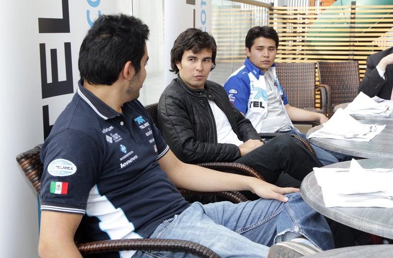 Checo no sólo platicó con ellos de la F1, también de sus gustos personales, como la música. FOTO: ÓSCAR RAMÍREZ