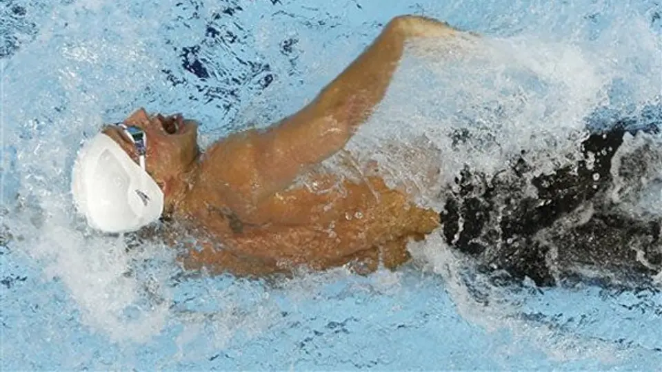 Lochte avanza a la semifinal de los 200 libres