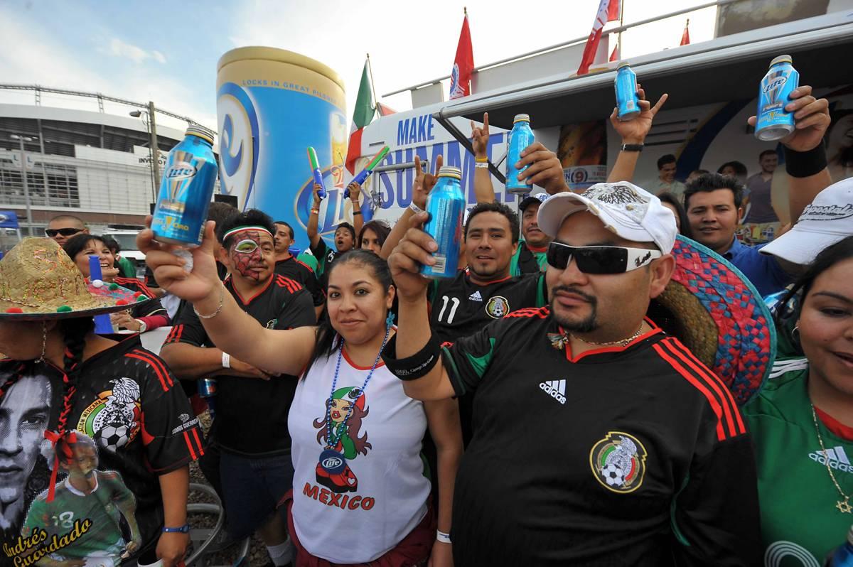 La afición mexicana se deja notar previo al encuentro ante Nueva Zelanda. FOTO: ULISES BRAVO