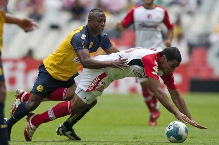 Los Xolos mantienen el control del encuentro en el Azteca. FOTO: MEXSPORT