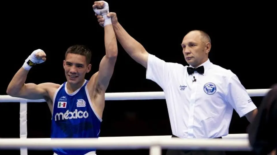 Óscar Valdez noquea a Ángel Prado en su debut profesional