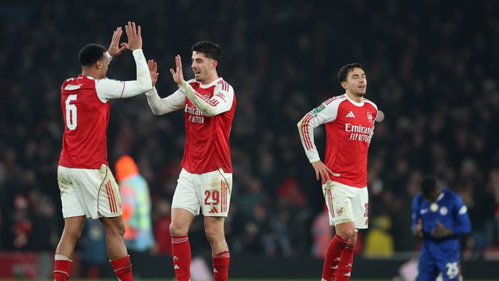 Kai Havertz festeja con Gabriel en el partido de Arsenal contra Chelsea | AP