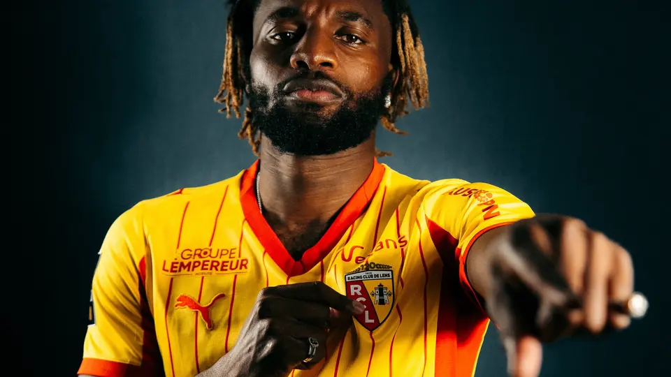 Saint Maximin con el uniforme del Lens | X: @RCLens