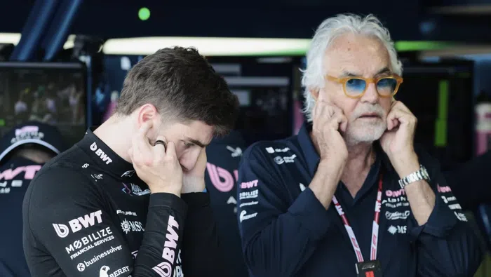 Jack Doohan a lado de Flavio Briatore en el garage de Alpine | AP