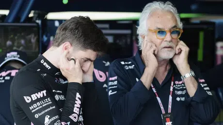 Jack Doohan a lado de Flavio Briatore en el garage de Alpine | AP
