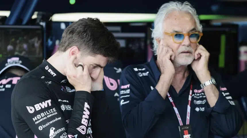 Jack Doohan a lado de Flavio Briatore en el garage de Alpine | AP