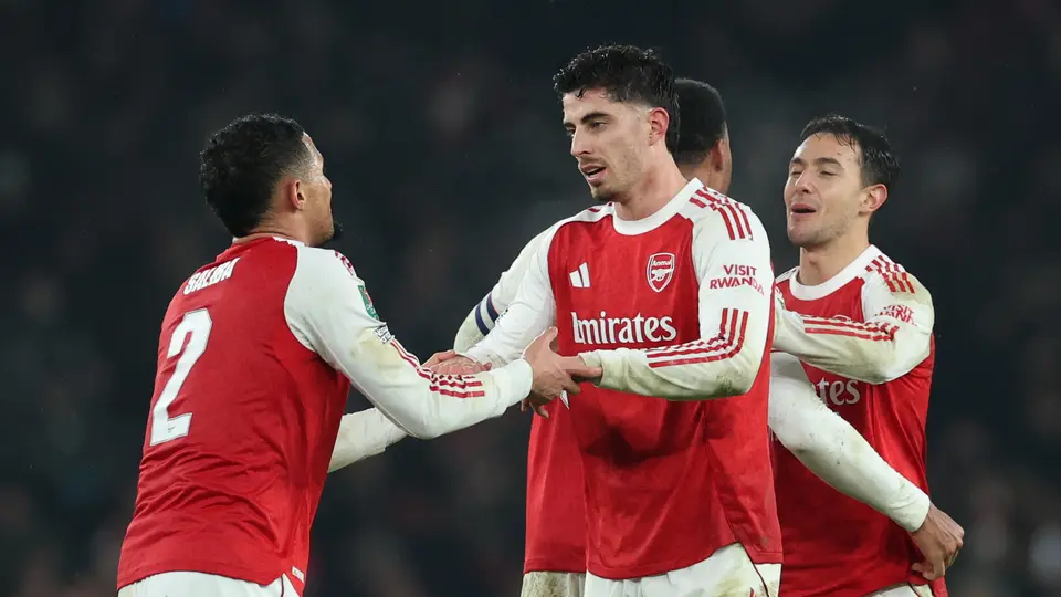 Jugadores de Arsenal en celebración tras vencer a Chelsea en la Semifinal de la Copa de la Liga | AP