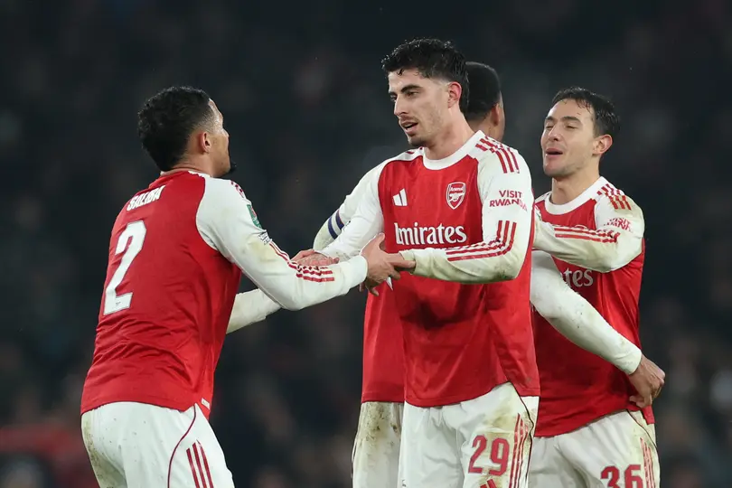 Jugadores de Arsenal en celebración tras vencer a Chelsea en la Semifinal de la Copa de la Liga | AP